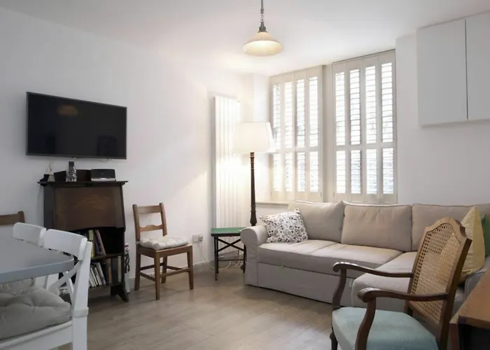 Quiet Ground Floor Mews Flat&parking
