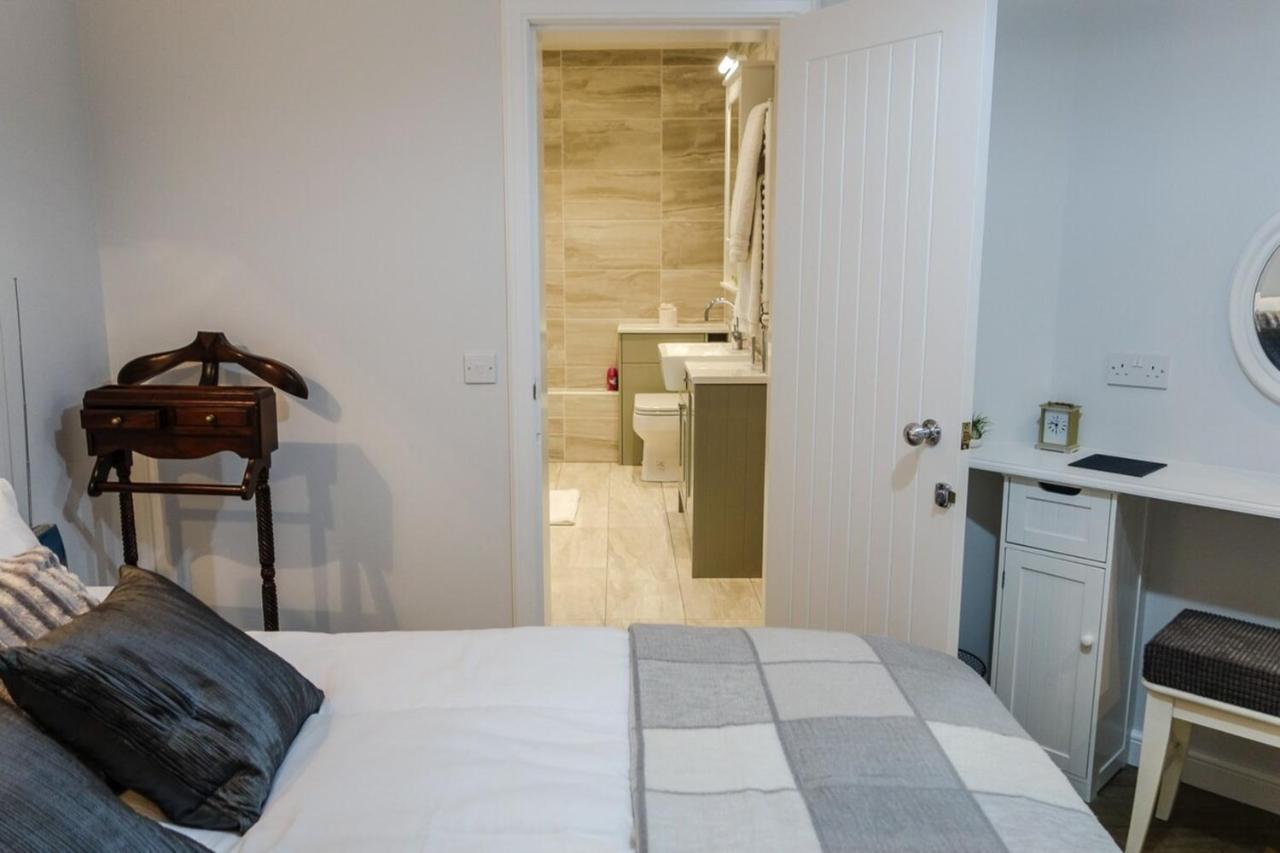 Quiet Ground Floor Mews Flat&parking Edinburgh