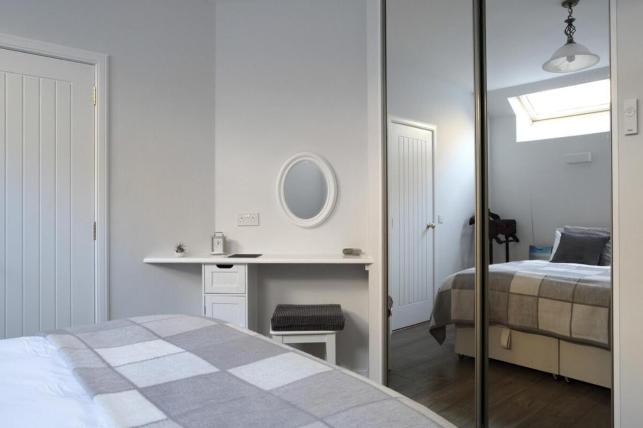 Quiet Ground Floor Mews Flat And Parking Apartamento Edimburgo